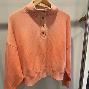 American Eagle L. Crewneck Sweater.